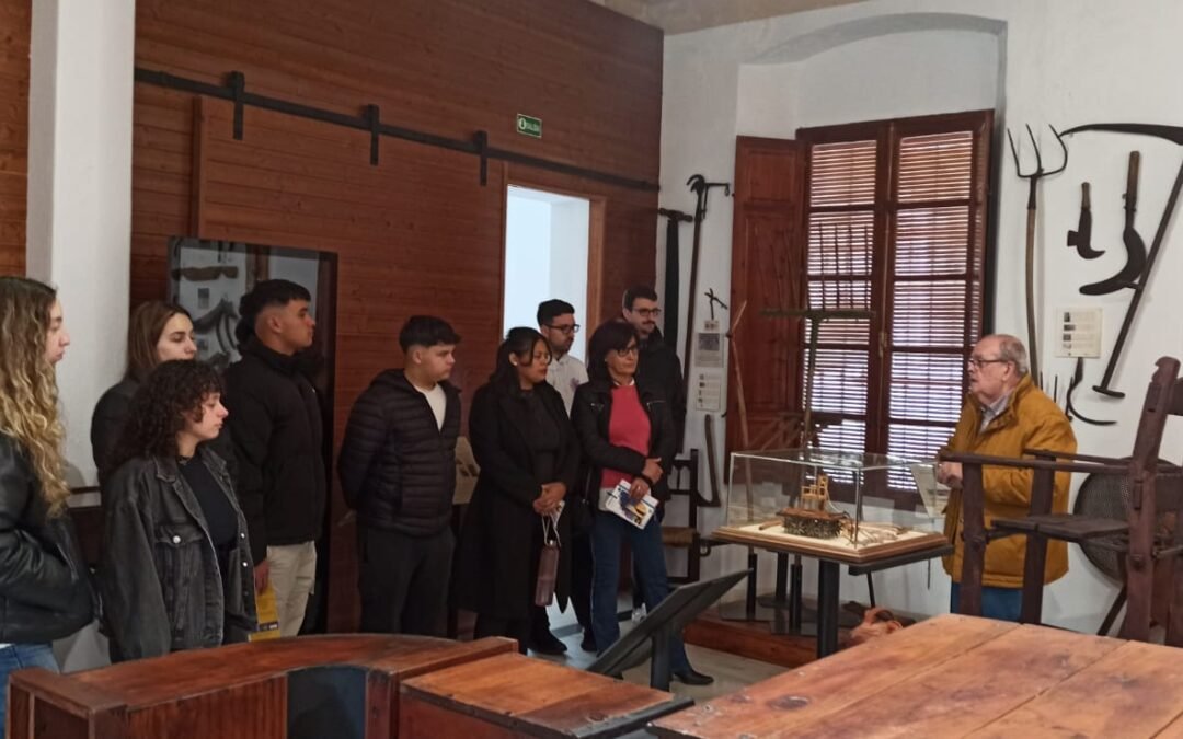 VISITA GUIADA CON EL CURSO MONITOR DE OCIO Y TIEMPO LIBRE DE LA UNIVERSIDAD POPULAR DE MONTIJO