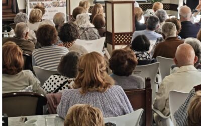Más de cien personas asisten a la conferencia del doctor Israel Gómez Sánchez