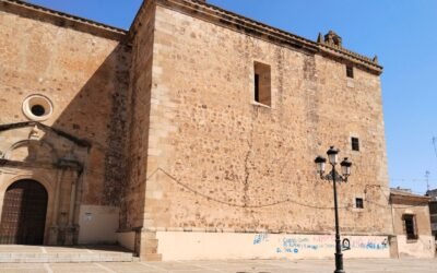 Pintadas en el exterior de la Iglesia de San Pedro Apstol de Montijo